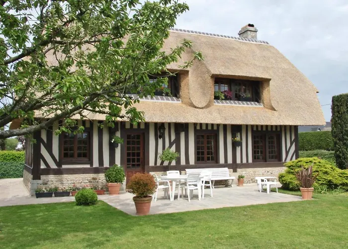 Holiday home Gite Gites De France - La Chaumiere